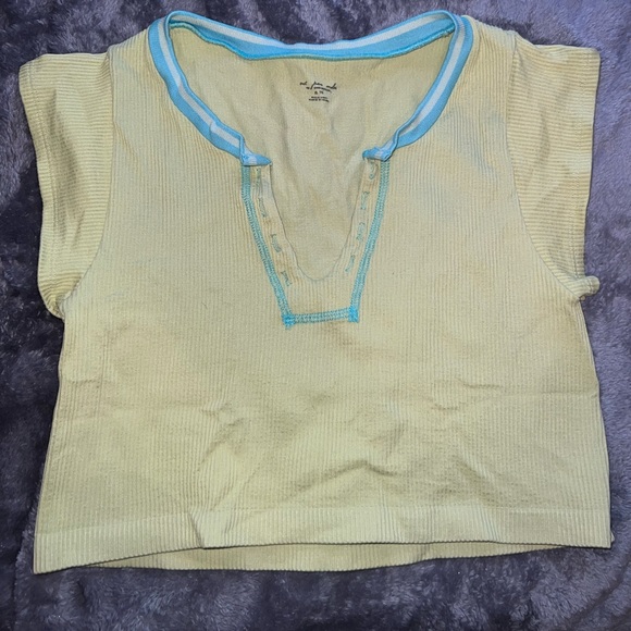 NWOT URBAN OUTFITTERS GO FOR GOLD - Picture 2 of 3